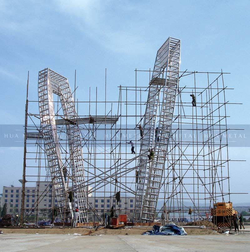 China-stainless-steel-art-structure-pipe-sculpture