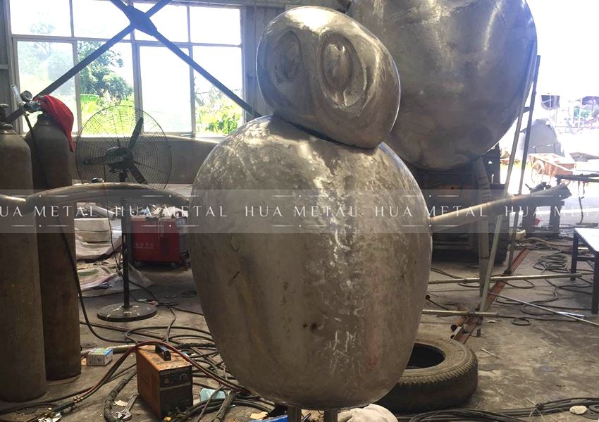 fabrication of the stainless steel painting sculpture